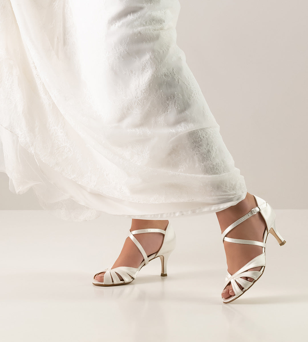 Nueva Epoca Paris 6 Satin white with outside leather sole